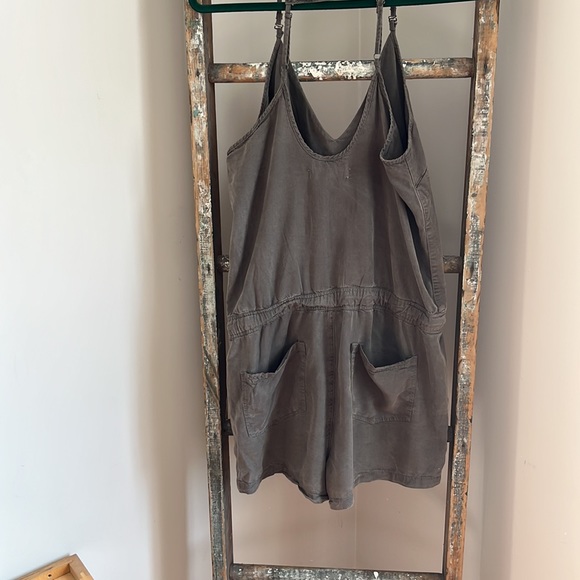 EUC BLANK NYC Romper Size M Olive - Picture 7 of 15